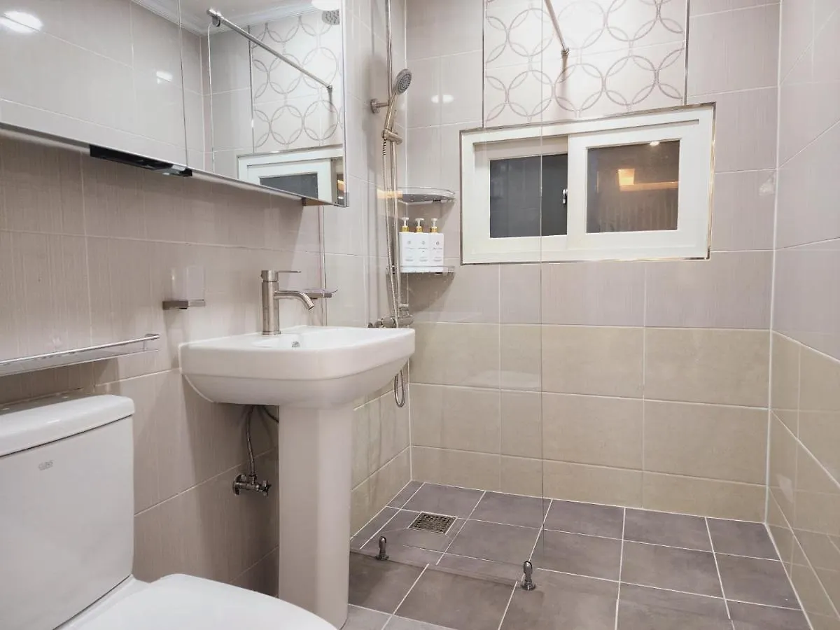 Grand Open Hongdae Houes 4Bdr 2Bth Apartment Seoul