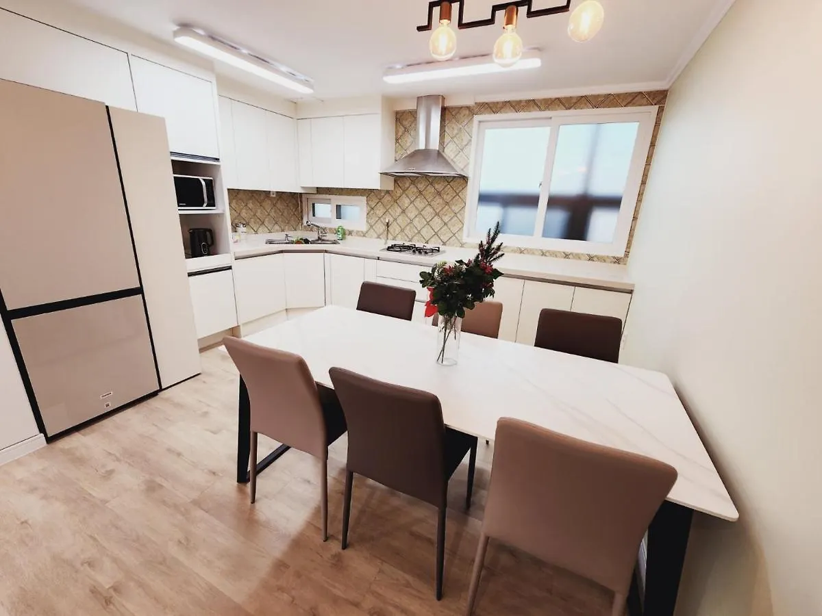 Grand Open Hongdae Houes 4Bdr 2Bth Apartment Seoul