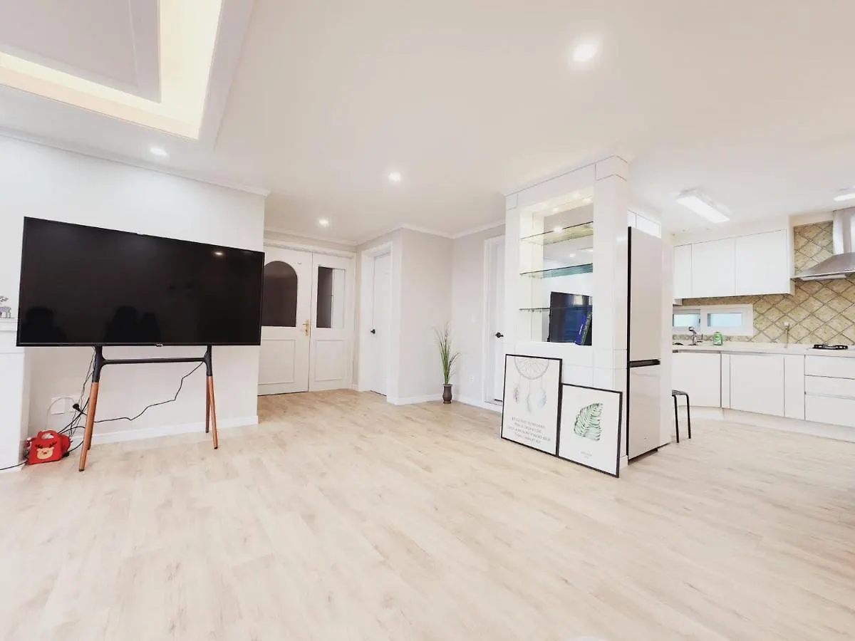 Grand Open Hongdae Houes 4Bdr 2Bth Apartment Seoul