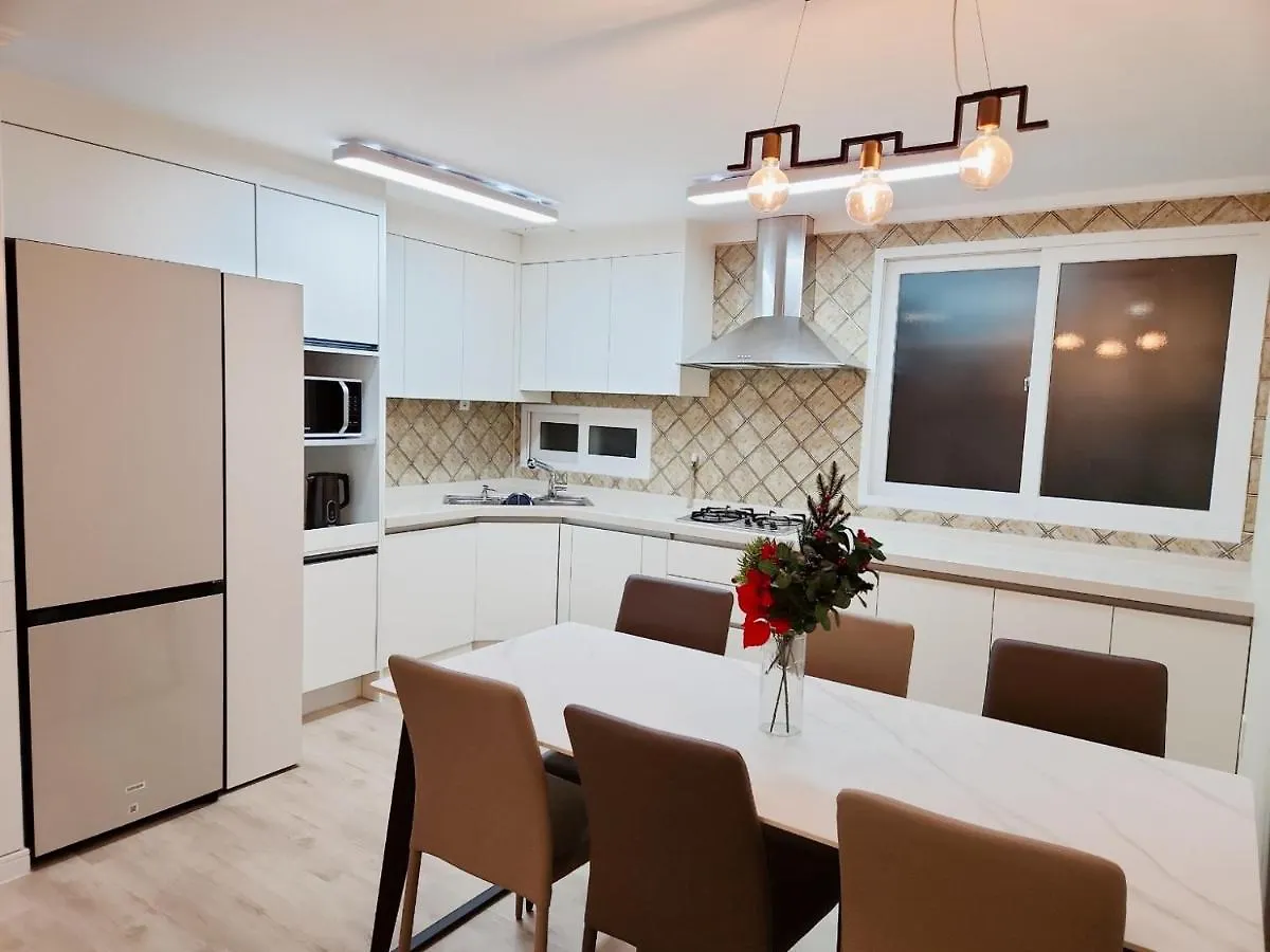 Grand Open Hongdae Houes 4Bdr 2Bth Apartment Seoul